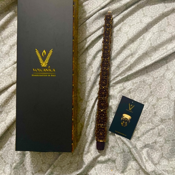 Volcanica Blue Gold Flora Taper Candles - Picture 2 of 2